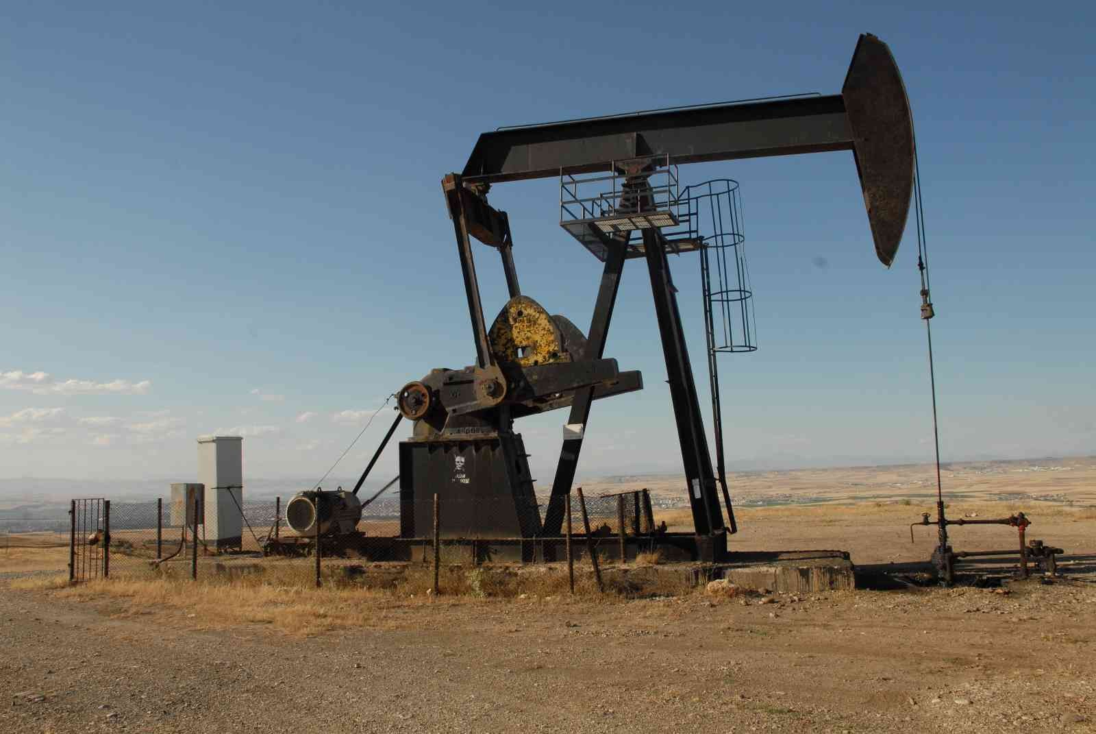 Rusya’nın saldırı başlatmasıyla Brent petrol 102 doları gördü