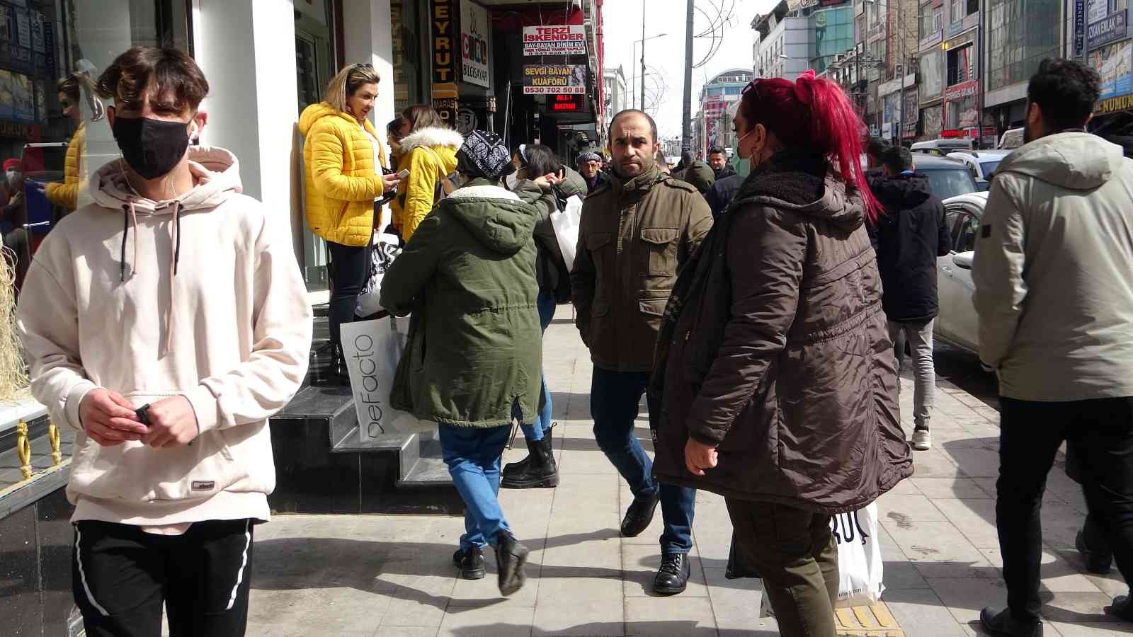 Van’a gelen İranlılar esnafın yüzünü güldürdü