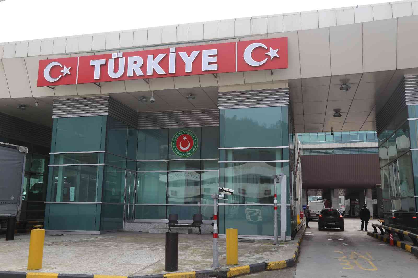 PCR testi kalktı, Sarp Sınır Kapısı’nda hareketlilik başladı