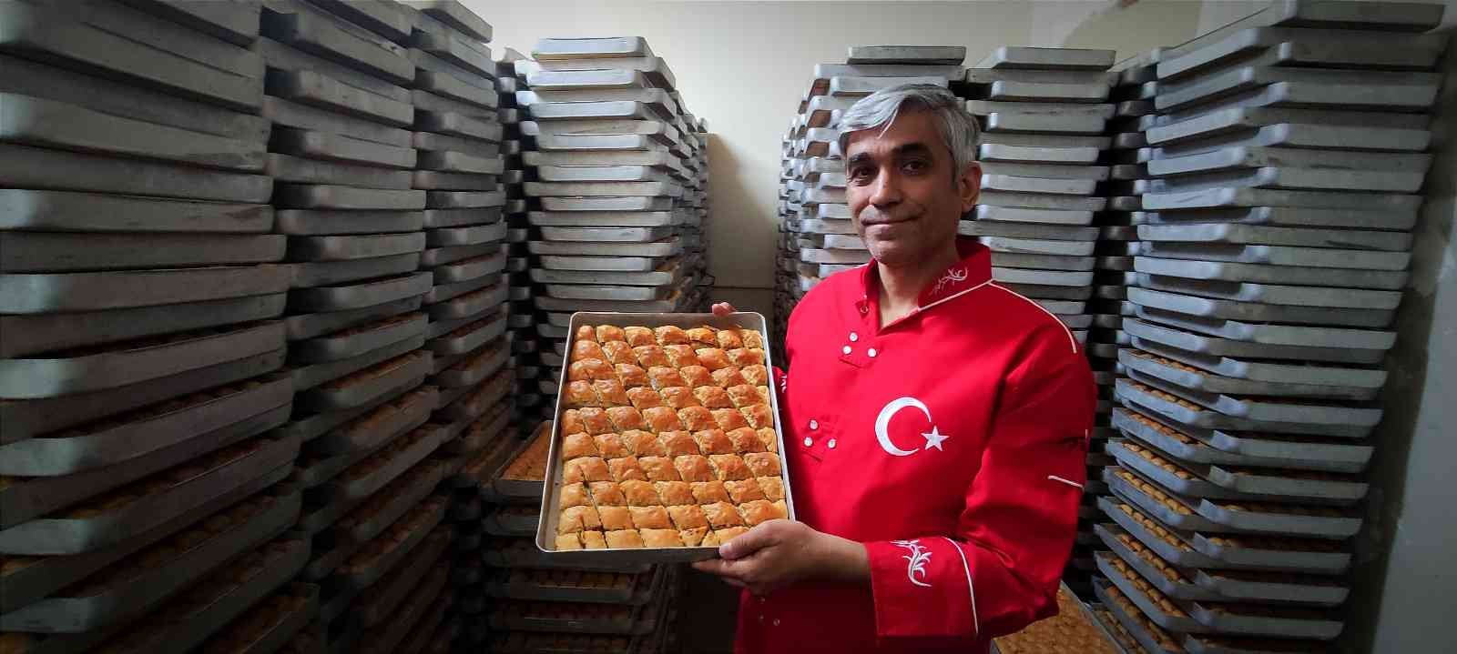4 bin tepsi baklava yaptı Ramazanı bekliyor