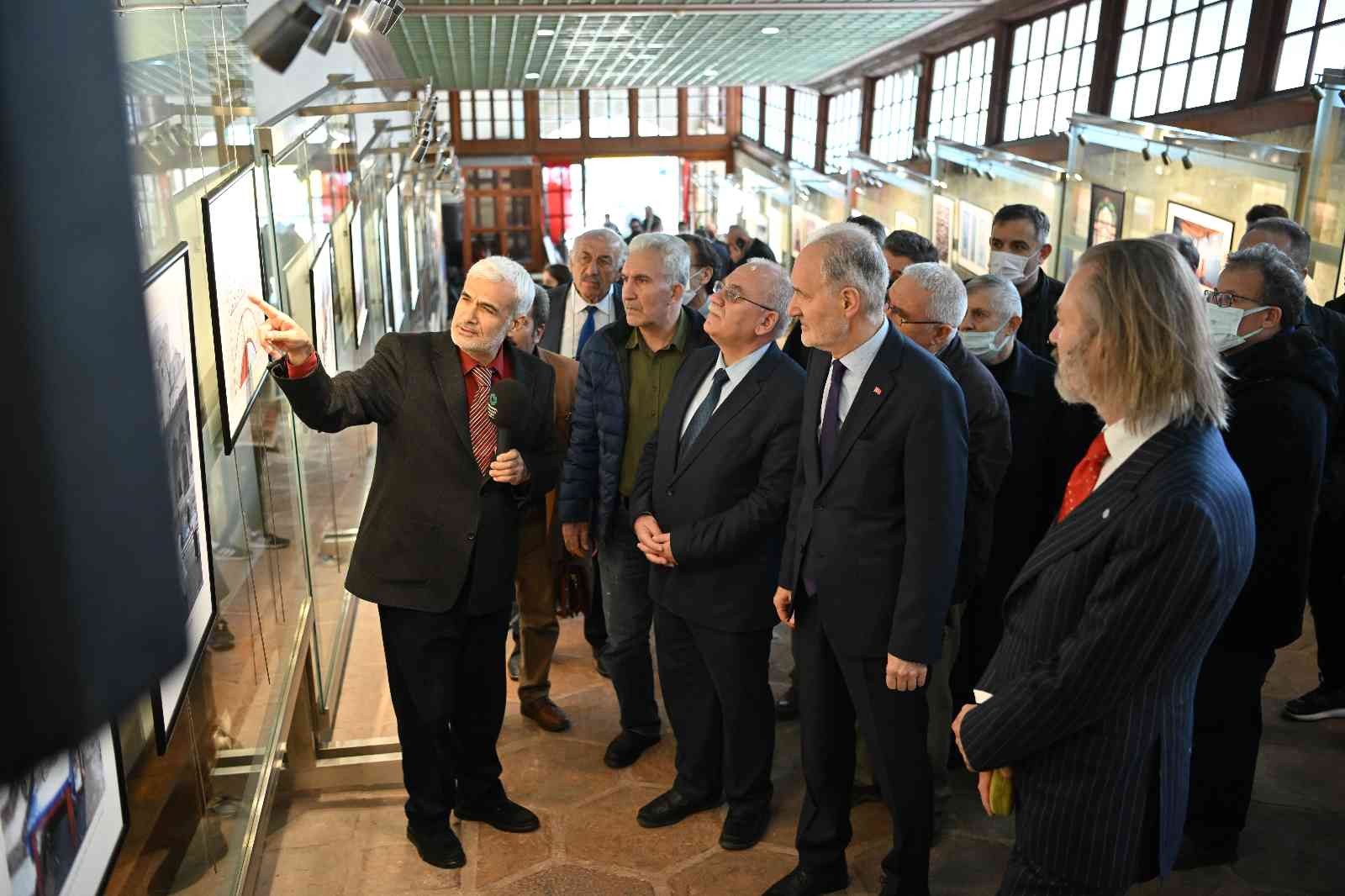 Eminönü Yeni Camii’nin 425 yıllık tarihi kitaplaştırıldı
