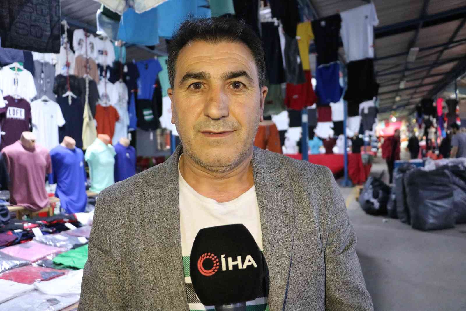 Edirne’de Ulus Pazar esnafı bayram alışverişi için tezgahlarını gece saatlerinde açtı